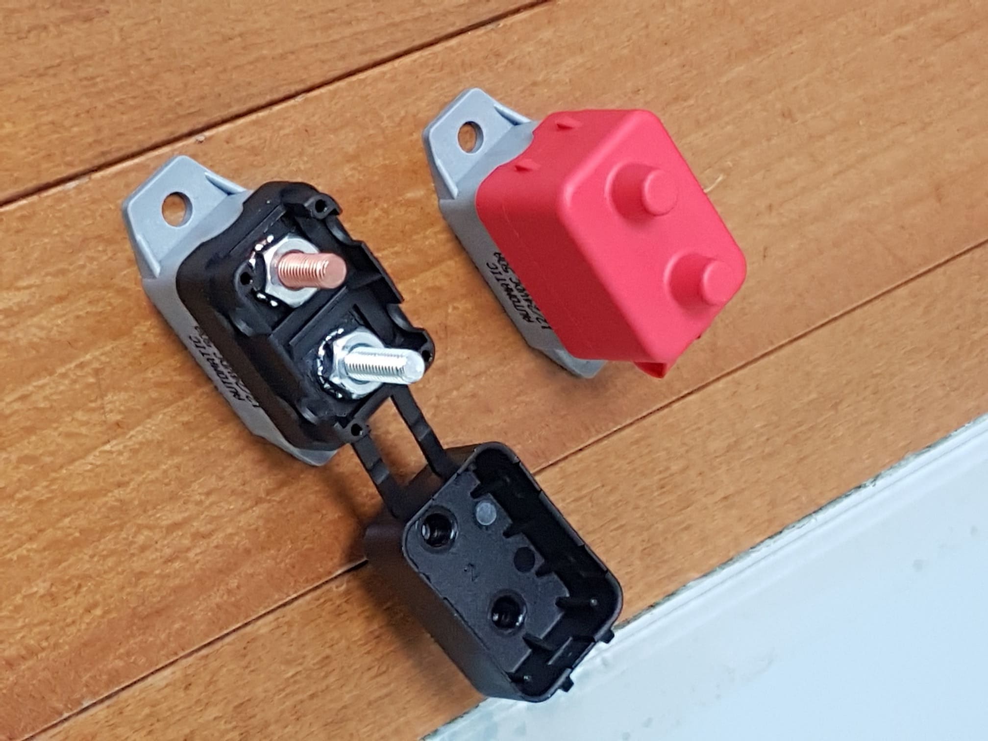 Protected Boot Cover Stud Mounted for Stud Type Circuit Breaker